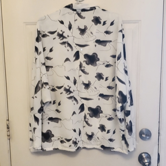 Crossover Front Abstract Floral Blouse - XXL - Picture 5 of 11